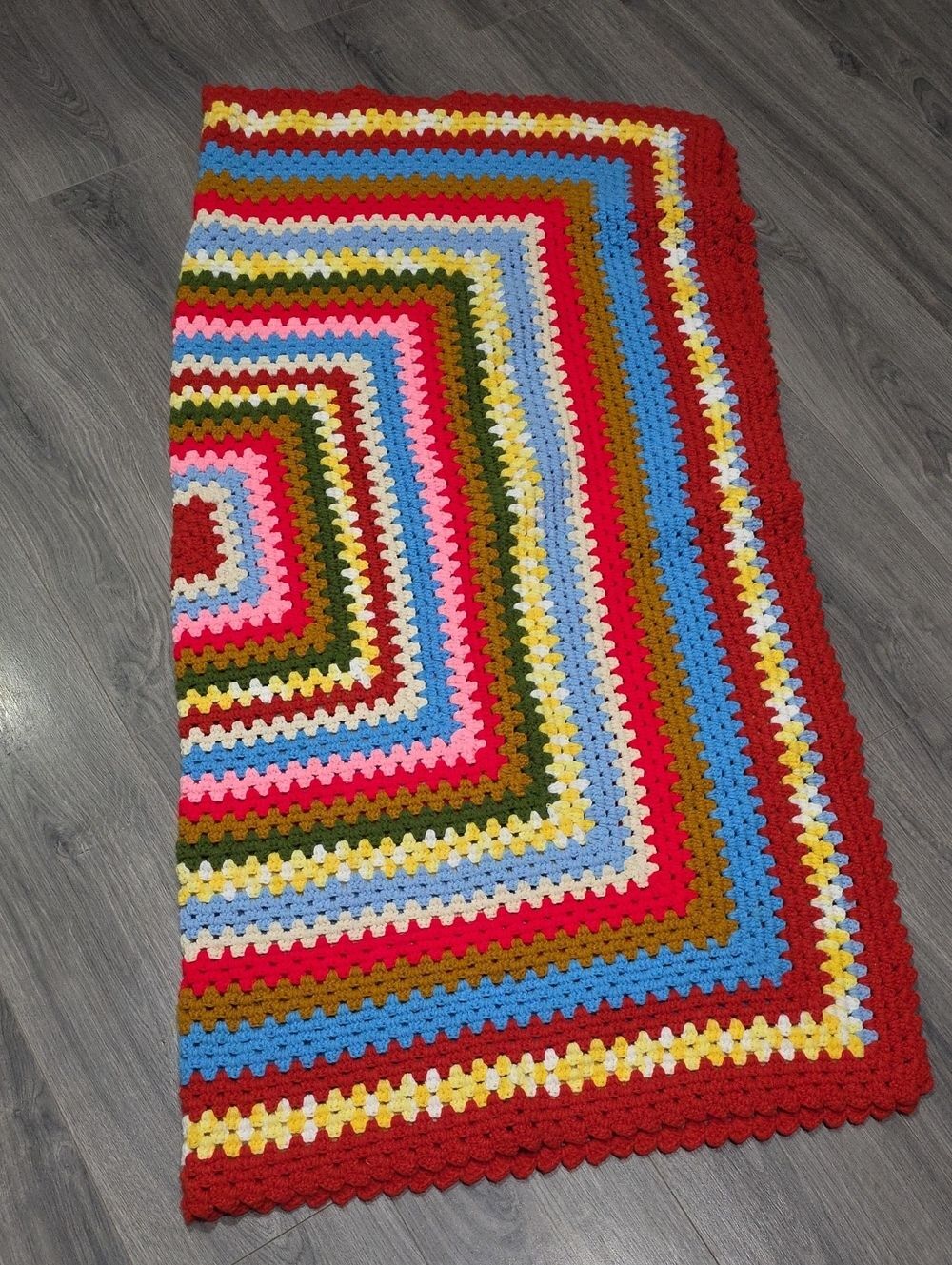 ⛔️HP 9/7⛔️EUC Vintage Bright Square Boho Crotched Blanket Throw